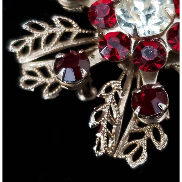 Vtg Unsigned Floral Metal Brooch/Pin, Rhinestone, Red Stones Gold Colored Leaves - Picture 7 of 8